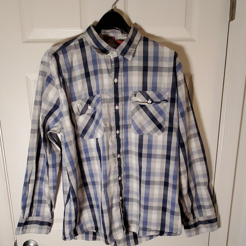 Izod casual lightweight button down shirt
